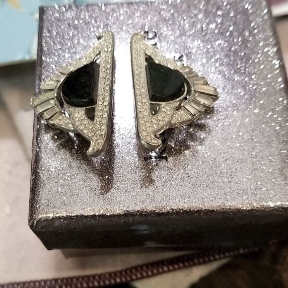 BEAUTIFUL RHINESTONES AND BLEACK STONES CLIP ONS EARRINGS !!! - Picture 1 of 3
